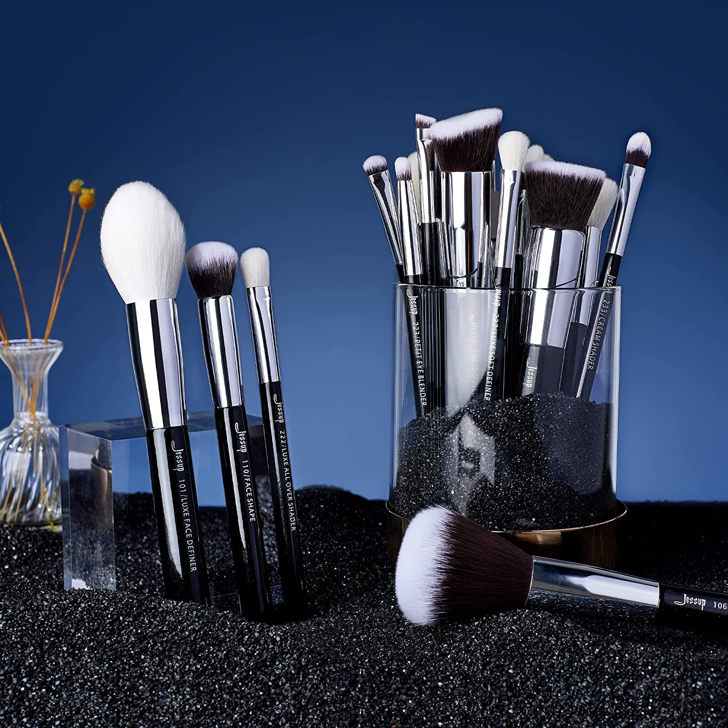 25Pcs Professional Makeup Brush Set Foundation Powder Concealer Eyeshadow Blending Blush Highlighter Natural-Synthetic Hair Brushes (Black/Silver),T175